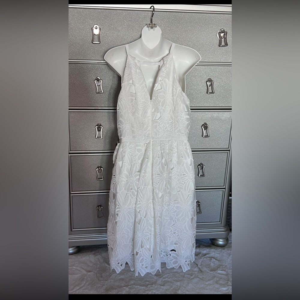 Elegant White Halter Dress - Picture 6 of 10